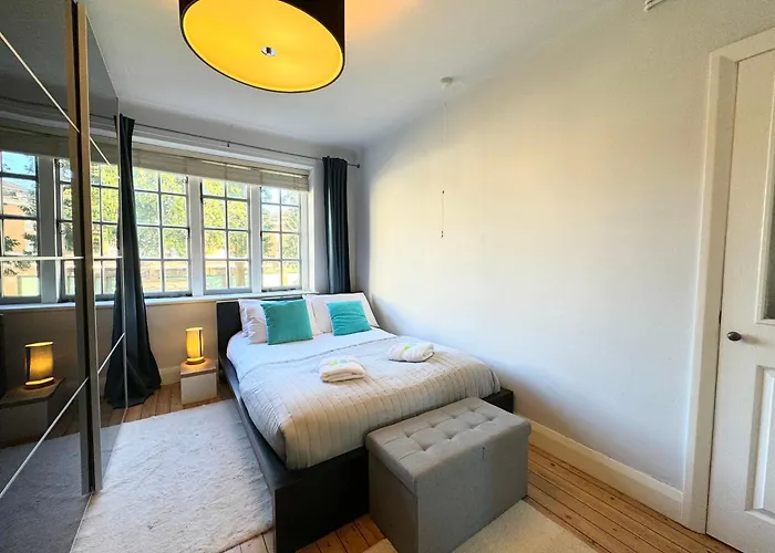 The Gem - Central Character Flat With Parking