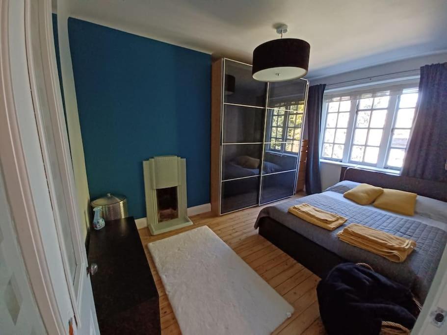 The Gem - Character Flat With Parking Apartment *