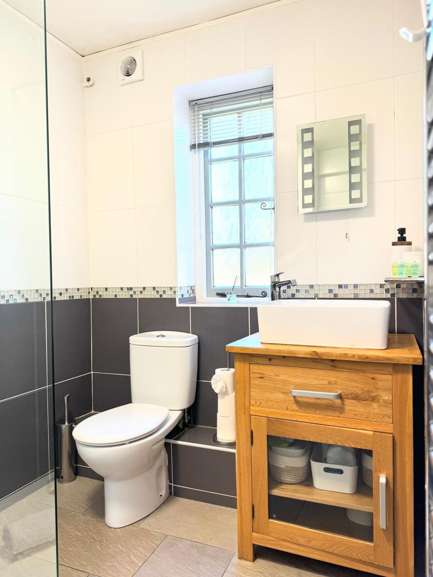 The Gem - Character Flat With Parking Apartment *